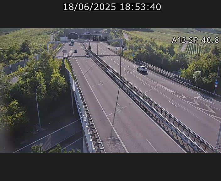 Webcam avec vue sur l'entrée côté allemand du tunnel Markusbierg à Schengen. Vue orientée vers le tunnel et Bettembourg