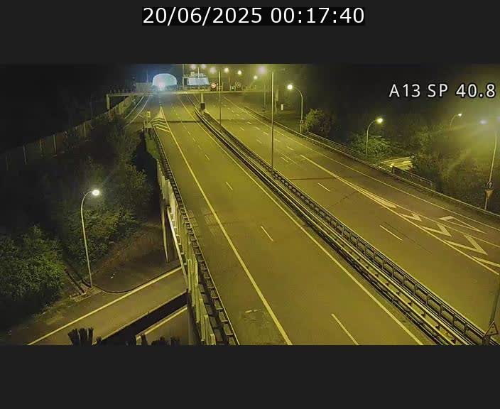 Webcam avec vue sur l'entrée côté allemand du tunnel Markusbierg à Schengen. Vue orientée vers le tunnel et Bettembourg
