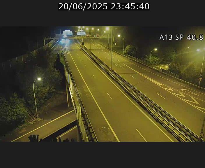 Webcam avec vue sur l'entrée côté allemand du tunnel Markusbierg à Schengen. Vue orientée vers le tunnel et Bettembourg