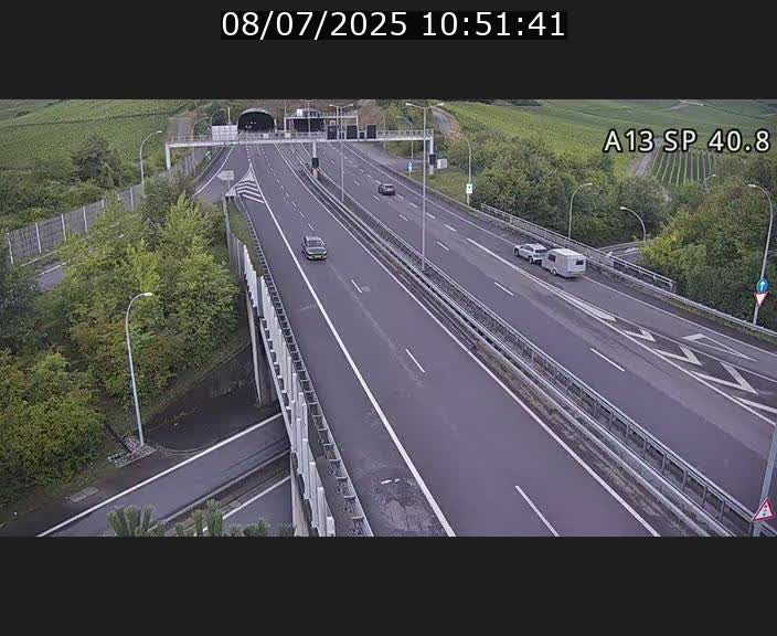 Webcam avec vue sur l'entrée côté allemand du tunnel Markusbierg à Schengen. Vue orientée vers le tunnel et Bettembourg