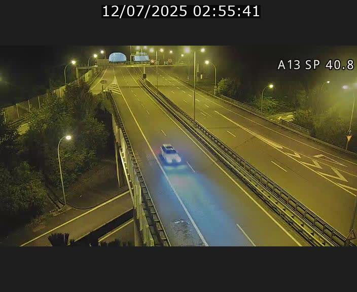 Webcam avec vue sur l'entrée côté allemand du tunnel Markusbierg à Schengen. Vue orientée vers le tunnel et Bettembourg