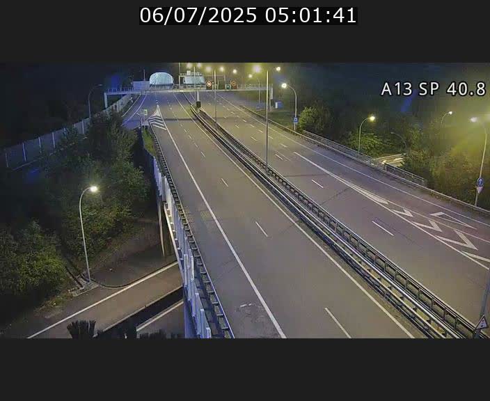 Webcam avec vue sur l'entrée côté allemand du tunnel Markusbierg à Schengen. Vue orientée vers le tunnel et Bettembourg