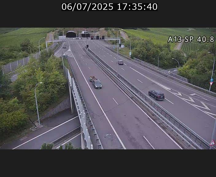 Webcam avec vue sur l'entrée côté allemand du tunnel Markusbierg à Schengen. Vue orientée vers le tunnel et Bettembourg