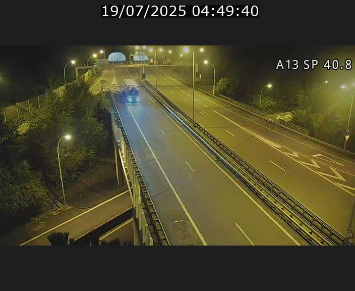 Webcam avec vue sur l'entrée côté allemand du tunnel Markusbierg à Schengen. Vue orientée vers le tunnel et Bettembourg