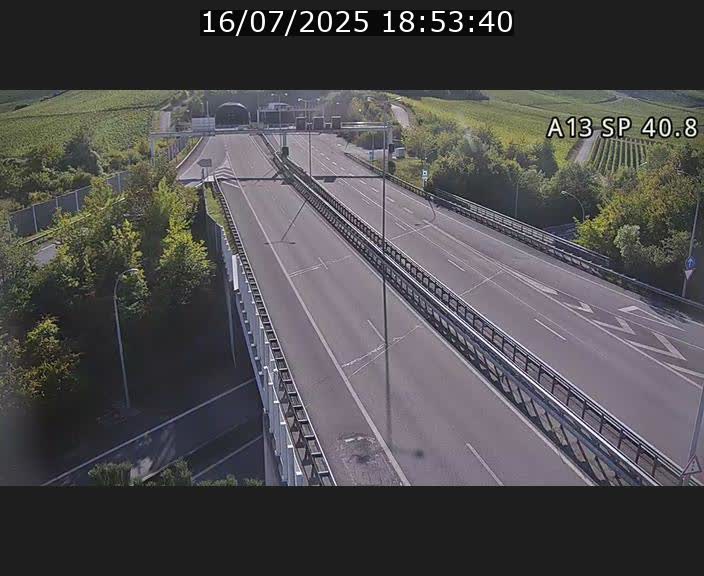 Webcam avec vue sur l'entrée côté allemand du tunnel Markusbierg à Schengen. Vue orientée vers le tunnel et Bettembourg