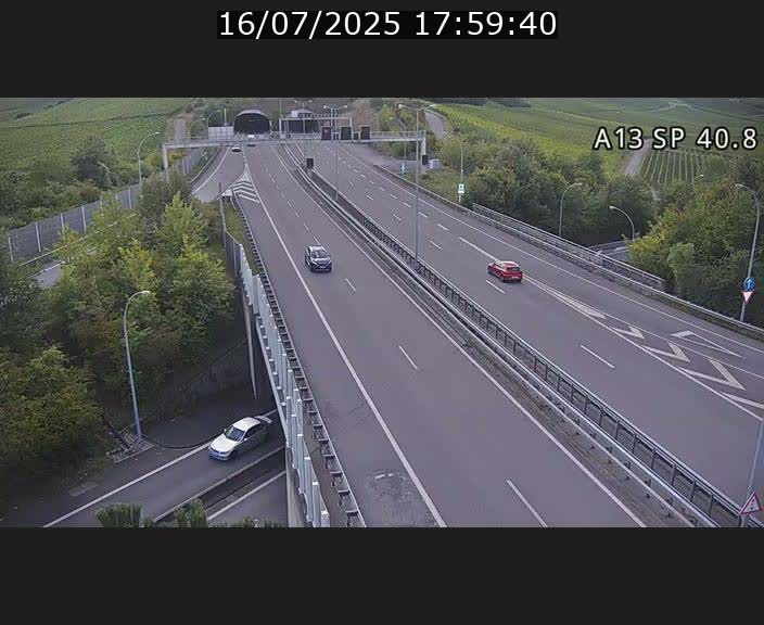 Webcam avec vue sur l'entrée côté allemand du tunnel Markusbierg à Schengen. Vue orientée vers le tunnel et Bettembourg