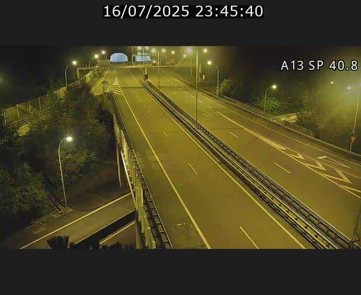 Webcam avec vue sur l'entrée côté allemand du tunnel Markusbierg à Schengen. Vue orientée vers le tunnel et Bettembourg