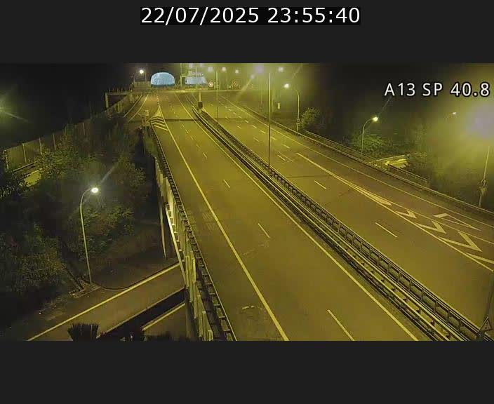 Webcam avec vue sur l'entrée côté allemand du tunnel Markusbierg à Schengen. Vue orientée vers le tunnel et Bettembourg