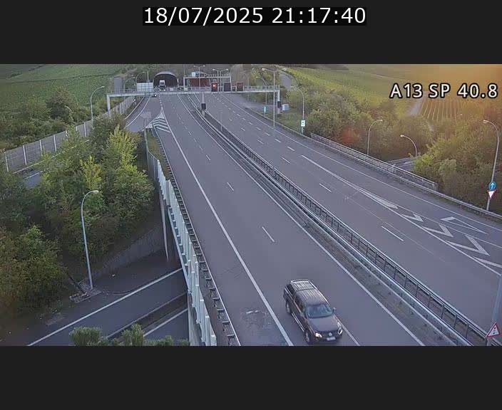 Webcam avec vue sur l'entrée côté allemand du tunnel Markusbierg à Schengen. Vue orientée vers le tunnel et Bettembourg