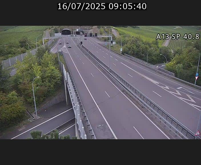 Webcam avec vue sur l'entrée côté allemand du tunnel Markusbierg à Schengen. Vue orientée vers le tunnel et Bettembourg