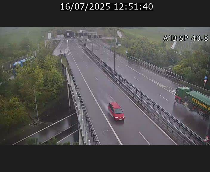 Webcam avec vue sur l'entrée côté allemand du tunnel Markusbierg à Schengen. Vue orientée vers le tunnel et Bettembourg