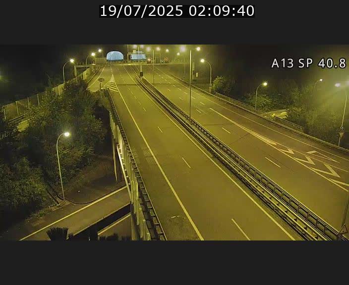 Webcam avec vue sur l'entrée côté allemand du tunnel Markusbierg à Schengen. Vue orientée vers le tunnel et Bettembourg