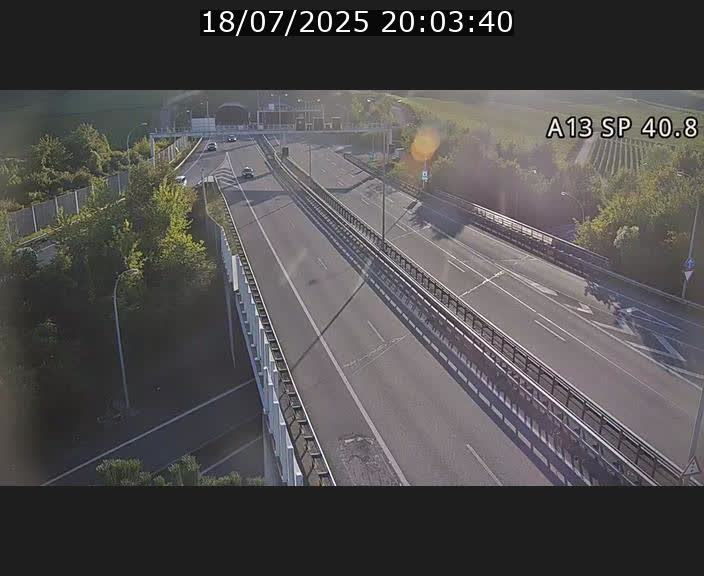 Webcam avec vue sur l'entrée côté allemand du tunnel Markusbierg à Schengen. Vue orientée vers le tunnel et Bettembourg