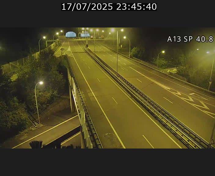 Webcam avec vue sur l'entrée côté allemand du tunnel Markusbierg à Schengen. Vue orientée vers le tunnel et Bettembourg