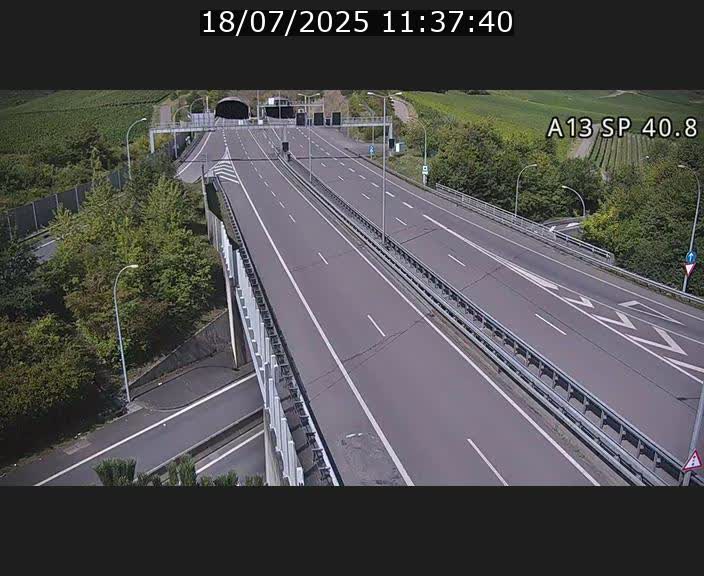 Webcam avec vue sur l'entrée côté allemand du tunnel Markusbierg à Schengen. Vue orientée vers le tunnel et Bettembourg
