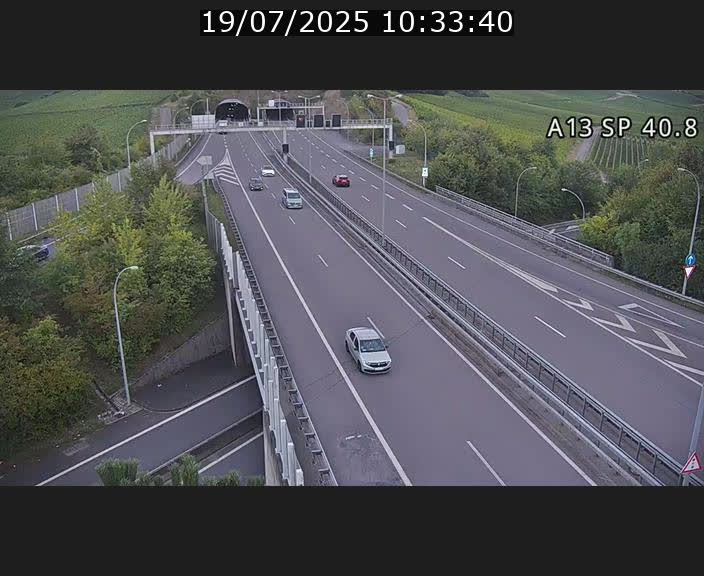 Webcam avec vue sur l'entrée côté allemand du tunnel Markusbierg à Schengen. Vue orientée vers le tunnel et Bettembourg