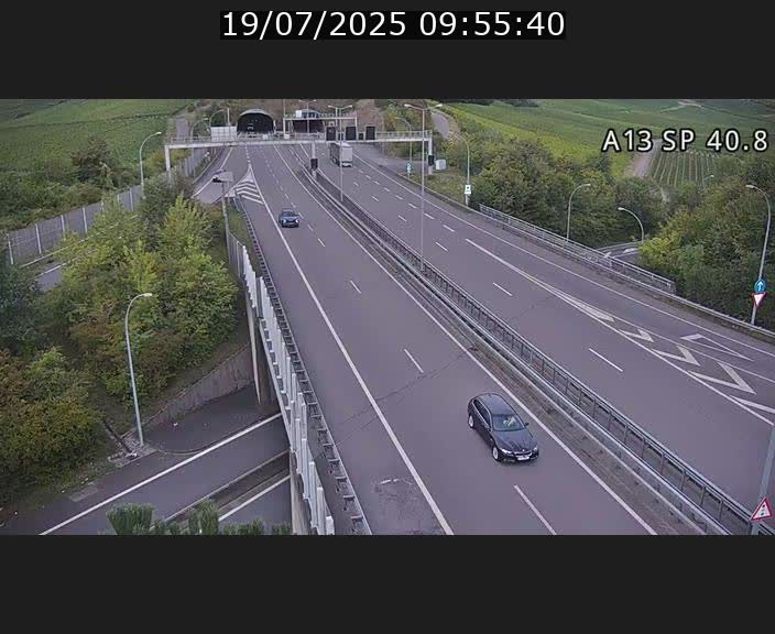 Webcam avec vue sur l'entrée côté allemand du tunnel Markusbierg à Schengen. Vue orientée vers le tunnel et Bettembourg