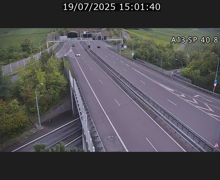 Webcam avec vue sur l'entrée côté allemand du tunnel Markusbierg à Schengen. Vue orientée vers le tunnel et Bettembourg