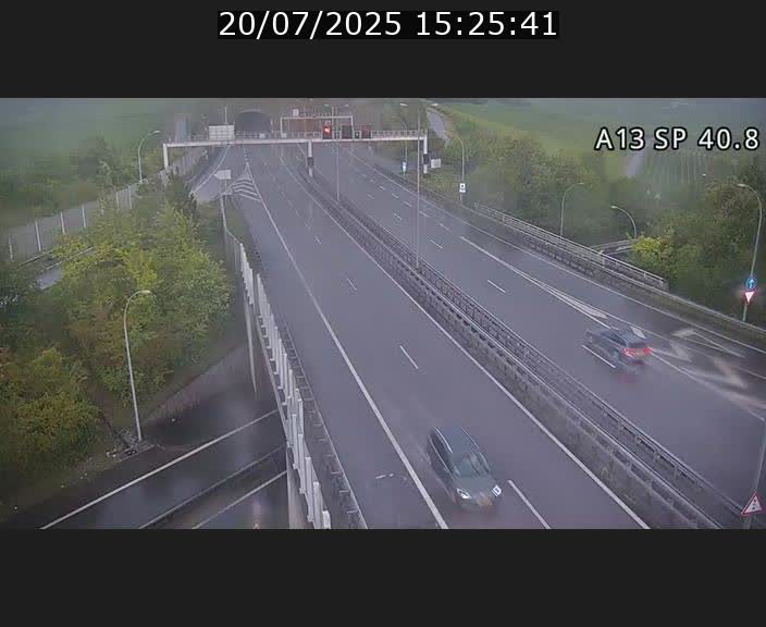 Webcam avec vue sur l'entrée côté allemand du tunnel Markusbierg à Schengen. Vue orientée vers le tunnel et Bettembourg