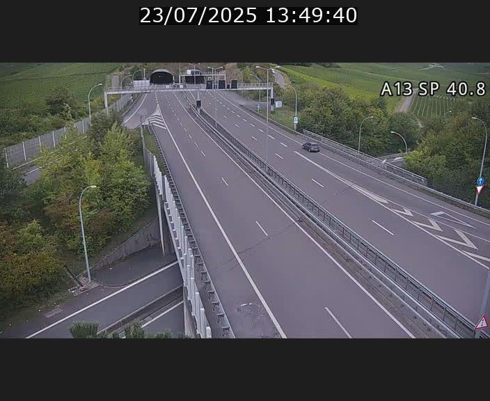 Webcam avec vue sur l'entrée côté allemand du tunnel Markusbierg à Schengen. Vue orientée vers le tunnel et Bettembourg