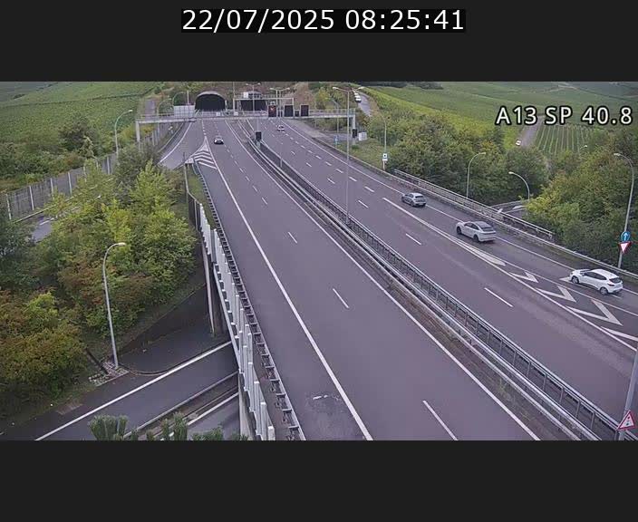 Webcam avec vue sur l'entrée côté allemand du tunnel Markusbierg à Schengen. Vue orientée vers le tunnel et Bettembourg
