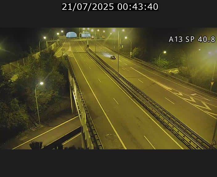Webcam avec vue sur l'entrée côté allemand du tunnel Markusbierg à Schengen. Vue orientée vers le tunnel et Bettembourg
