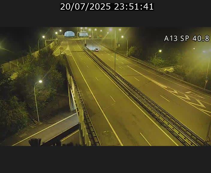 Webcam avec vue sur l'entrée côté allemand du tunnel Markusbierg à Schengen. Vue orientée vers le tunnel et Bettembourg