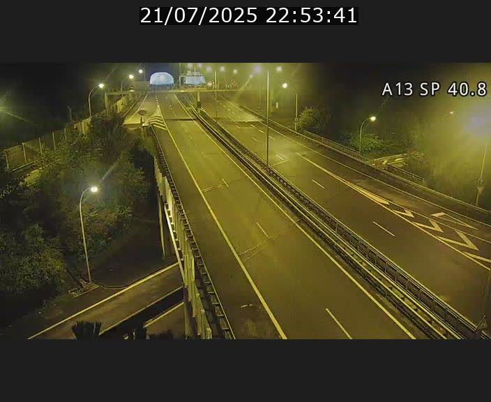 Webcam avec vue sur l'entrée côté allemand du tunnel Markusbierg à Schengen. Vue orientée vers le tunnel et Bettembourg