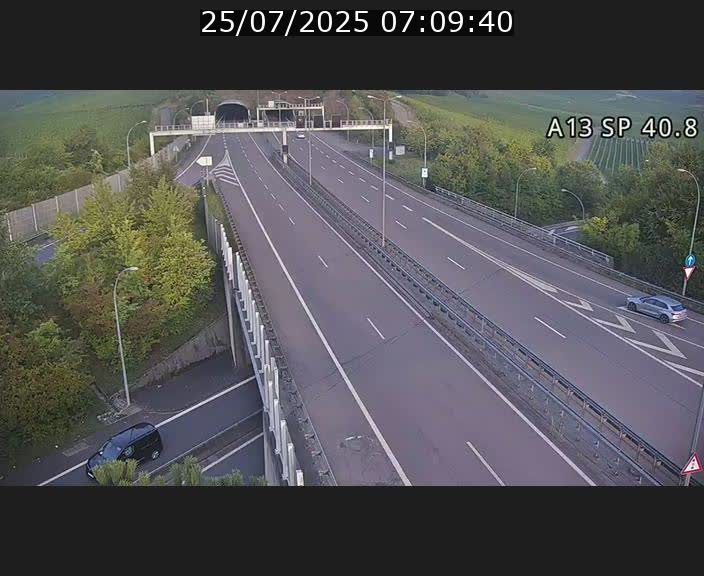 Webcam avec vue sur l'entrée côté allemand du tunnel Markusbierg à Schengen. Vue orientée vers le tunnel et Bettembourg