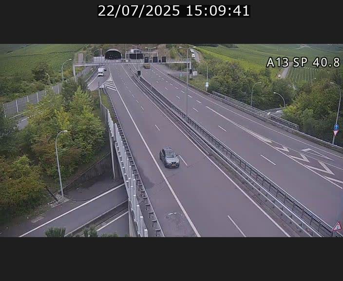 Webcam avec vue sur l'entrée côté allemand du tunnel Markusbierg à Schengen. Vue orientée vers le tunnel et Bettembourg