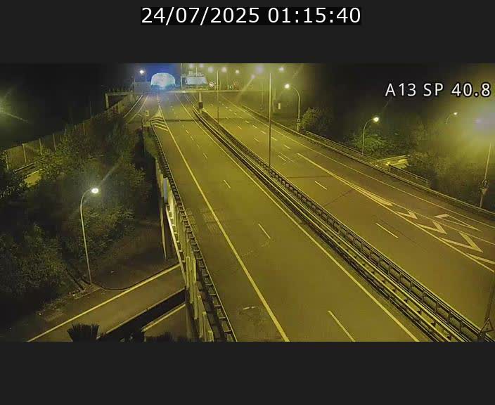 Webcam avec vue sur l'entrée côté allemand du tunnel Markusbierg à Schengen. Vue orientée vers le tunnel et Bettembourg