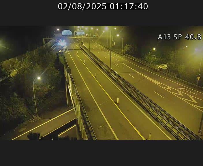 Webcam avec vue sur l'entrée côté allemand du tunnel Markusbierg à Schengen. Vue orientée vers le tunnel et Bettembourg