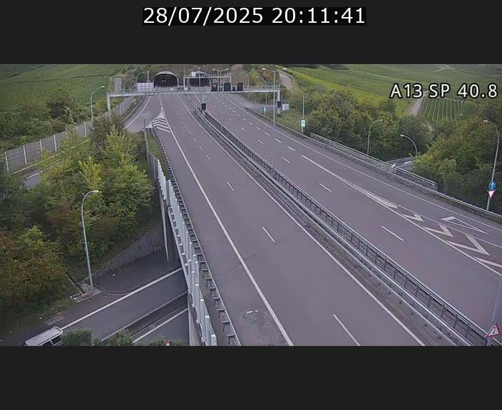 Webcam avec vue sur l'entrée côté allemand du tunnel Markusbierg à Schengen. Vue orientée vers le tunnel et Bettembourg