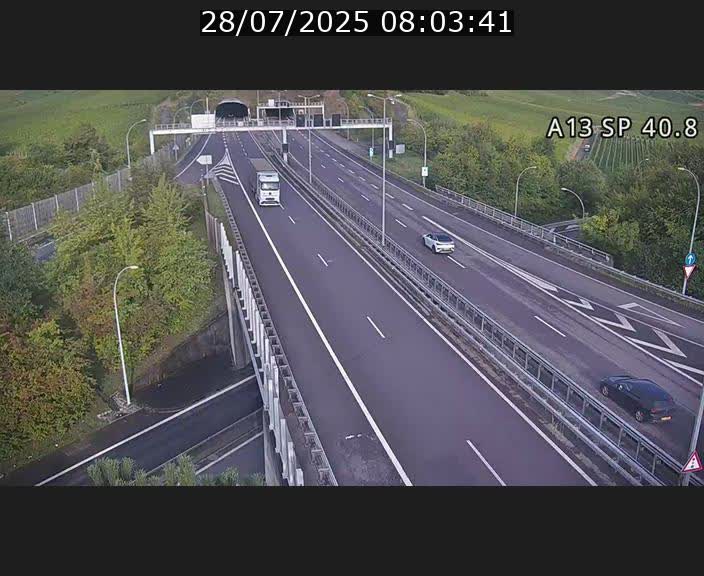 Webcam avec vue sur l'entrée côté allemand du tunnel Markusbierg à Schengen. Vue orientée vers le tunnel et Bettembourg
