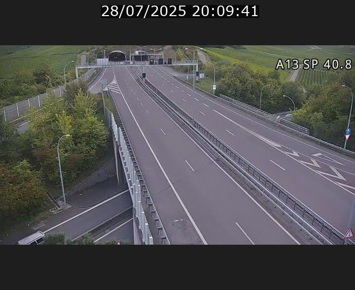 Webcam avec vue sur l'entrée côté allemand du tunnel Markusbierg à Schengen. Vue orientée vers le tunnel et Bettembourg