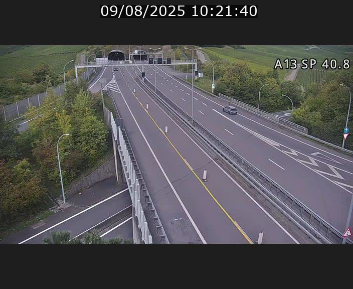 Webcam avec vue sur l'entrée côté allemand du tunnel Markusbierg à Schengen. Vue orientée vers le tunnel et Bettembourg