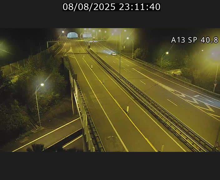 Webcam avec vue sur l'entrée côté allemand du tunnel Markusbierg à Schengen. Vue orientée vers le tunnel et Bettembourg