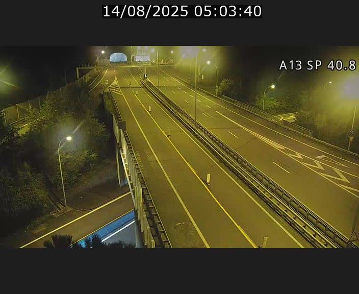 Webcam avec vue sur l'entrée côté allemand du tunnel Markusbierg à Schengen. Vue orientée vers le tunnel et Bettembourg