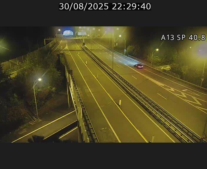 Webcam avec vue sur l'entrée côté allemand du tunnel Markusbierg à Schengen. Vue orientée vers le tunnel et Bettembourg