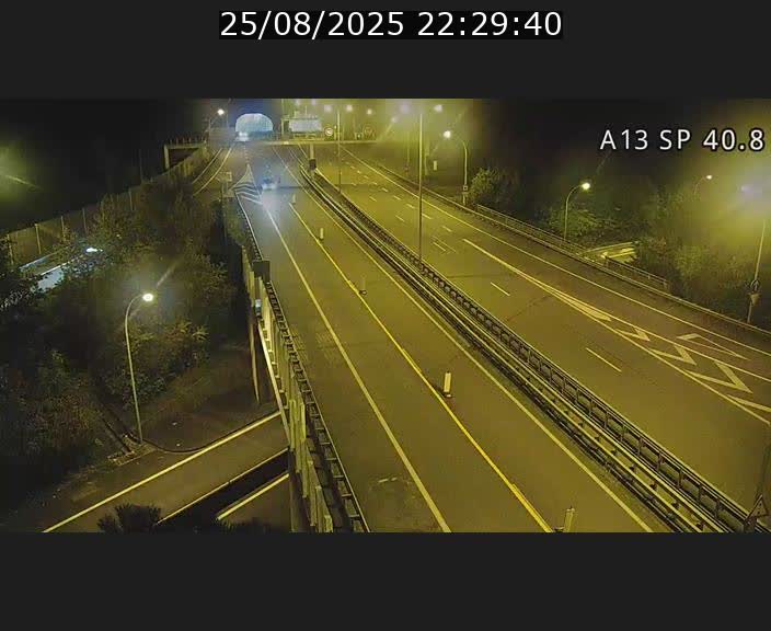 Webcam avec vue sur l'entrée côté allemand du tunnel Markusbierg à Schengen. Vue orientée vers le tunnel et Bettembourg