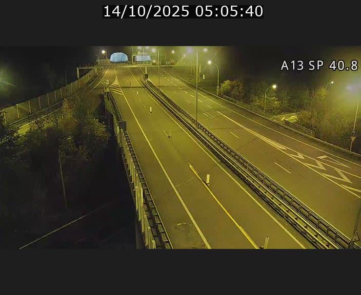 Webcam avec vue sur l'entrée côté allemand du tunnel Markusbierg à Schengen. Vue orientée vers le tunnel et Bettembourg