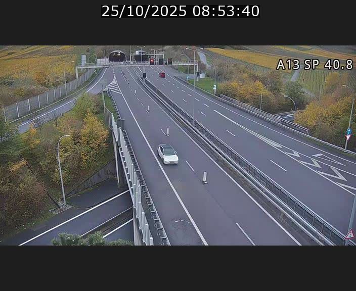 Webcam avec vue sur l'entrée côté allemand du tunnel Markusbierg à Schengen. Vue orientée vers le tunnel et Bettembourg