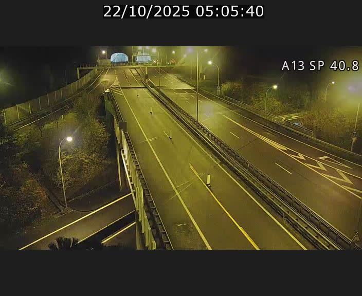 Webcam avec vue sur l'entrée côté allemand du tunnel Markusbierg à Schengen. Vue orientée vers le tunnel et Bettembourg