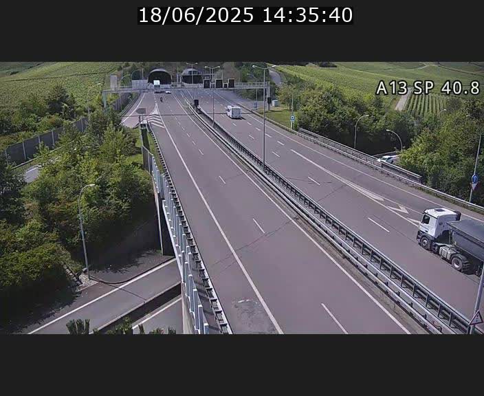 <h2>Webcam avec vue sur l'entrée côté allemand du tunnel Markusbierg à Schengen. Vue orientée vers le tunnel et Bettembourg</h2>