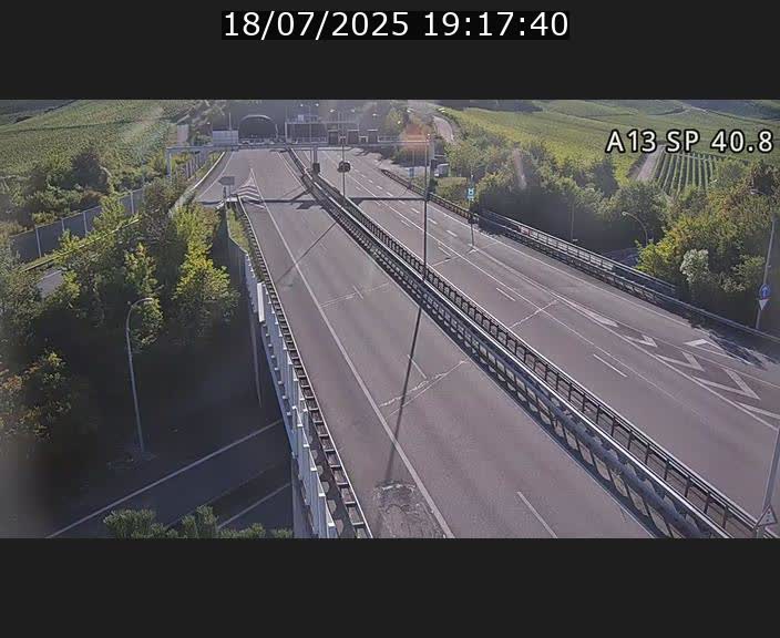 <h2>Webcam avec vue sur l'entrée côté allemand du tunnel Markusbierg à Schengen. Vue orientée vers le tunnel et Bettembourg</h2>