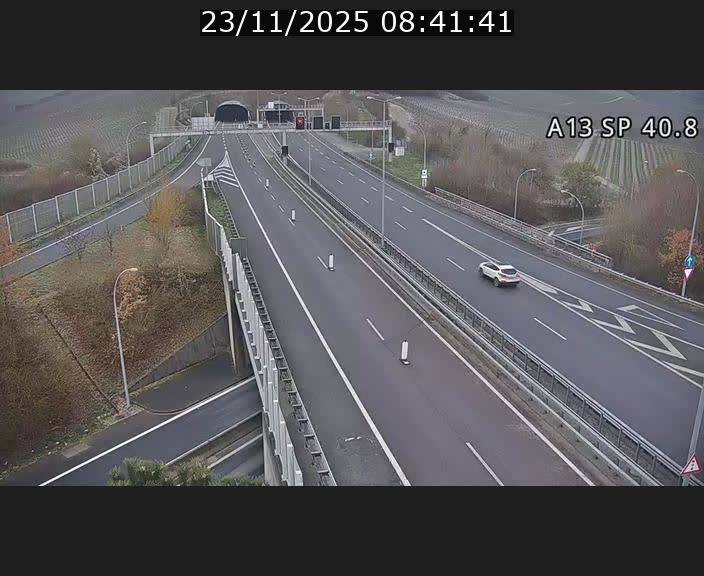 Webcam avec vue sur l'entrée côté allemand du tunnel Markusbierg à Schengen. Vue orientée vers le tunnel et Bettembourg