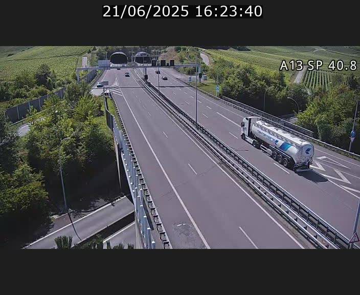 <h2>Webcam avec vue sur l'entrée côté allemand du tunnel Markusbierg à Schengen. Vue orientée vers le tunnel et Bettembourg</h2>