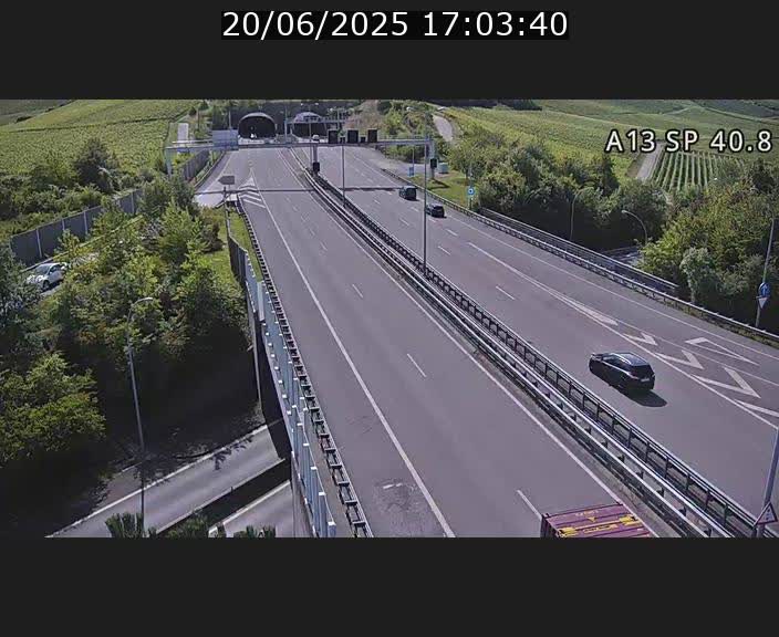 <h2>Webcam avec vue sur l'entrée côté allemand du tunnel Markusbierg à Schengen. Vue orientée vers le tunnel et Bettembourg</h2>