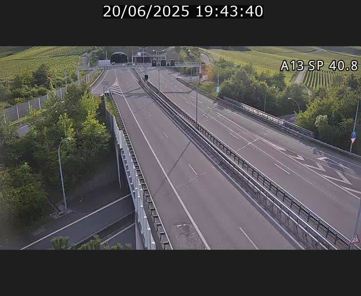 <h2>Webcam avec vue sur l'entrée côté allemand du tunnel Markusbierg à Schengen. Vue orientée vers le tunnel et Bettembourg</h2>