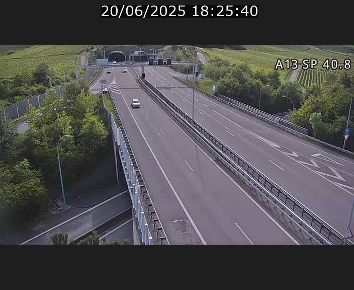 <h2>Webcam avec vue sur l'entrée côté allemand du tunnel Markusbierg à Schengen. Vue orientée vers le tunnel et Bettembourg</h2>